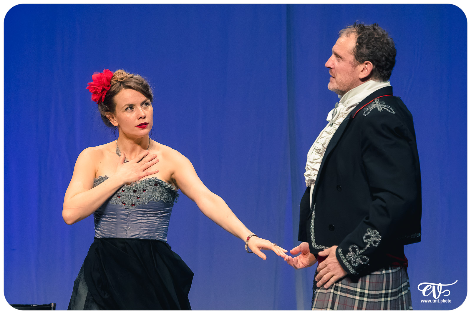 UN FIL A LA PATTE (CIE VIVA)